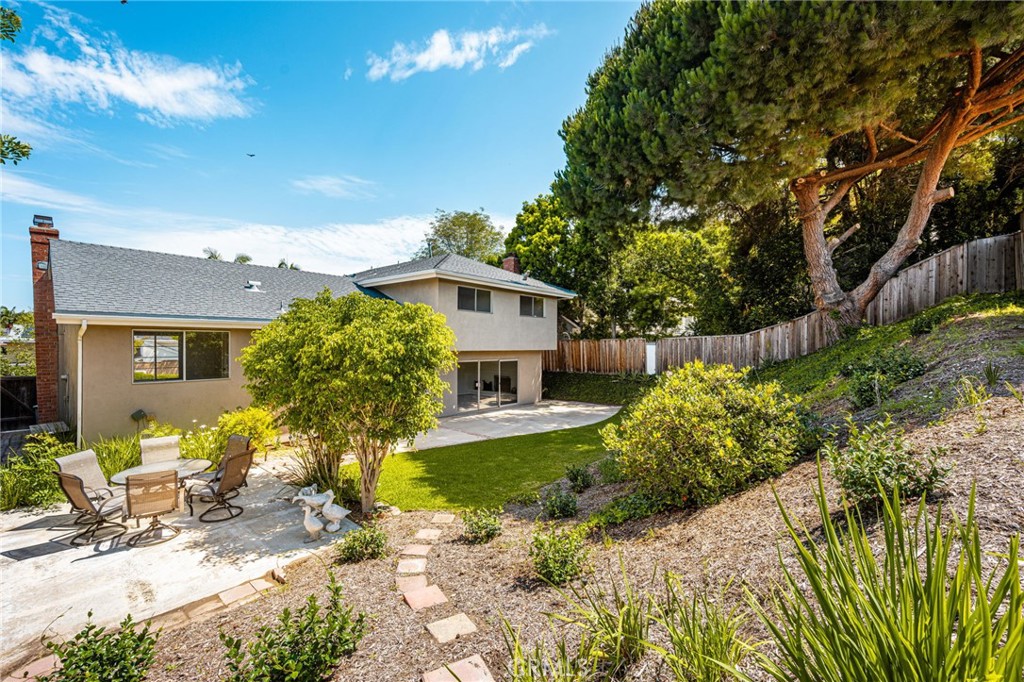 1877 Swan Circle