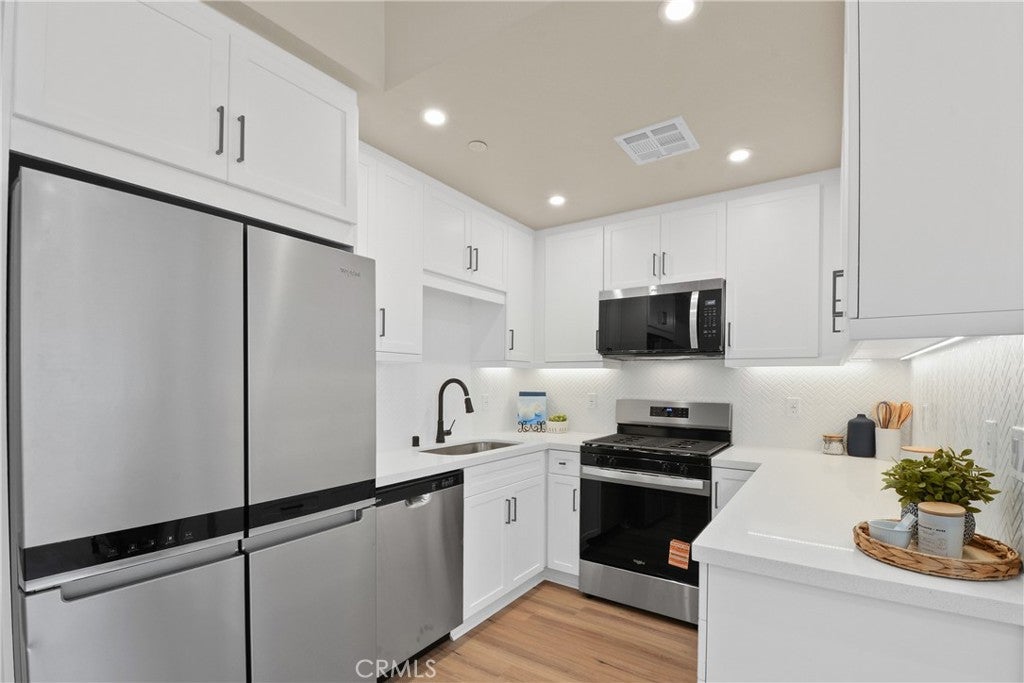 18080 Prairie Avenue 101