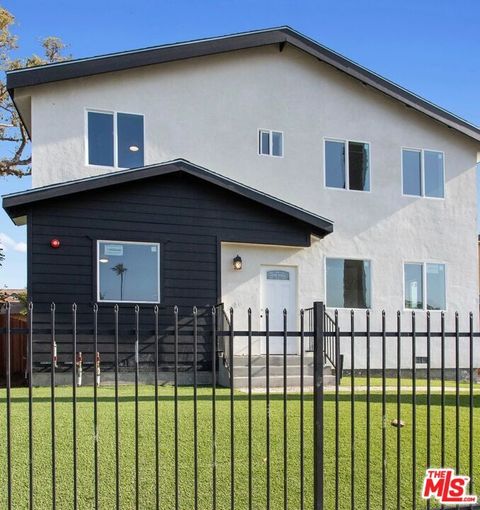 Photo of 707 W 80th Street, Los Angeles, CA 90044 (MLS # 26636753)