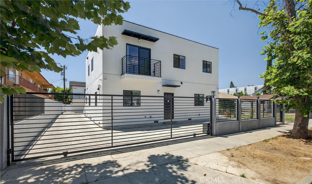 Beautifully remodeled two-bedroom, two bath unit in a great area of Van Nuys. Features include a primary suite with private bath, wood floors throughout, heating and air conditioning, new appliances included, private washer and dryer in the unit, double pane windows for comfort and quiet and an assigned parking space.