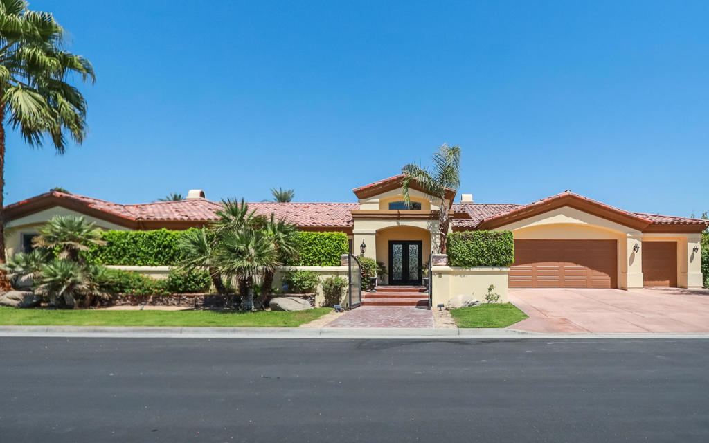 16 Villaggio Place