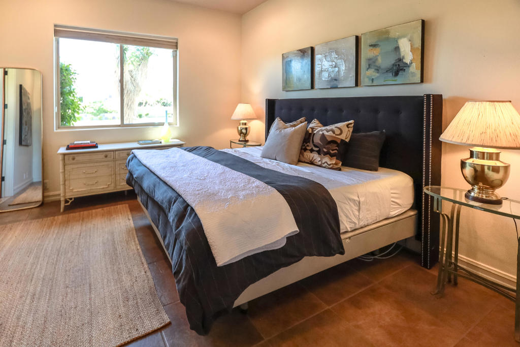 16 Villaggio Place
