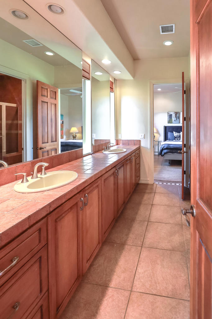 16 Villaggio Place