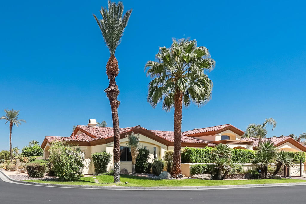 16 Villaggio Place