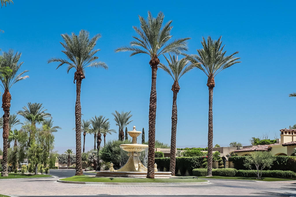 16 Villaggio Place