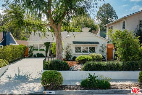 Photo of 22140 Ybarra Road, Woodland Hills, CA 91364 (MLS # 26651393)