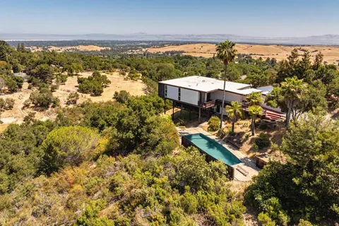 30 Pine Ridge Way, Portola Valley, CA 94028 - MLS#: ML82012992