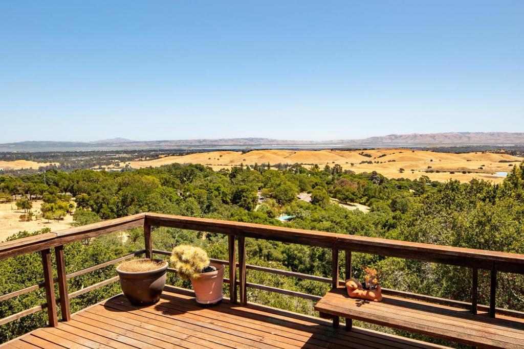 30 Pine Ridge Way