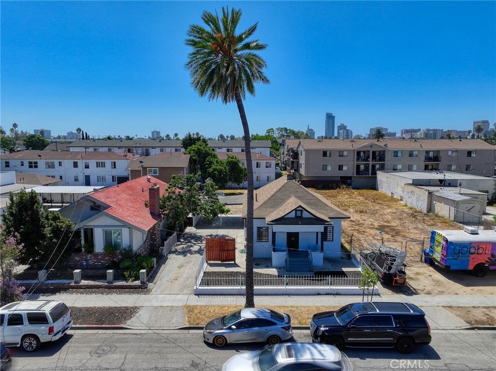 1028 E 10th