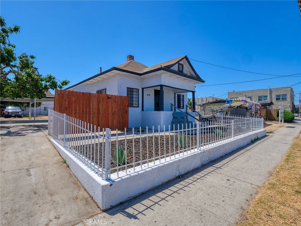 1028 E 10th