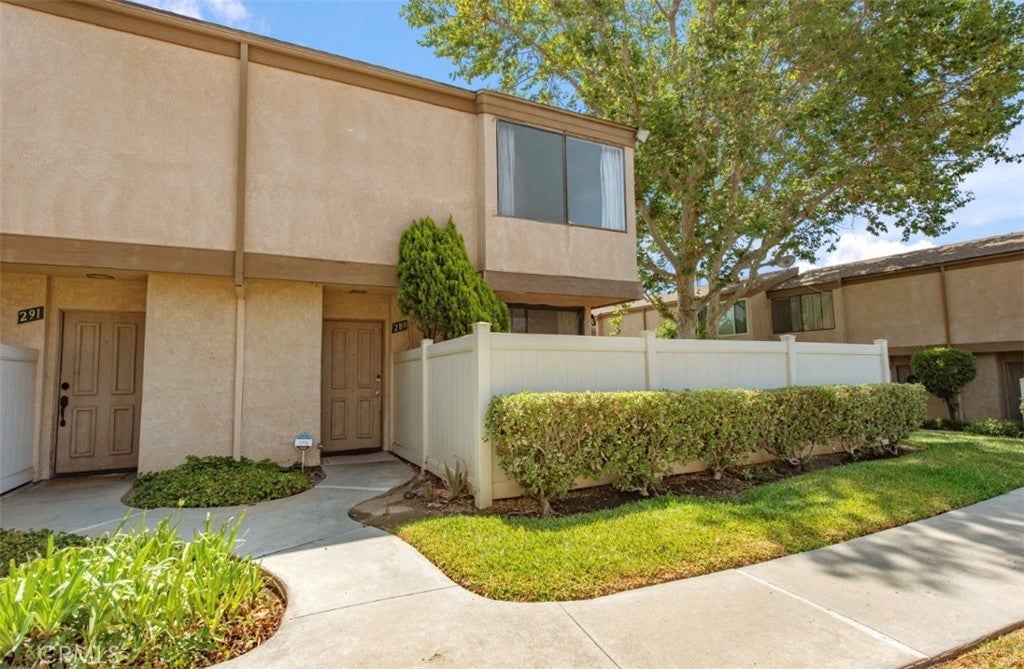 289 S Sentous AVE
