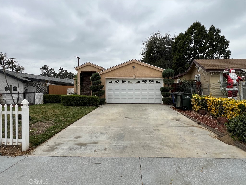 Main image without alt text