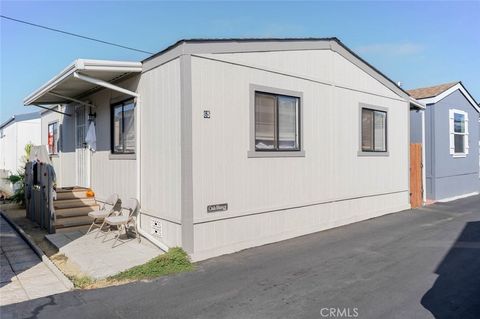 Photo of 7560 Woodman Place #65, Van Nuys, CA 91405 (MLS # SR25234285) Photo of 7560 Woodman Place #65, Van Nuys, CA 91405 (MLS # SR25234285)