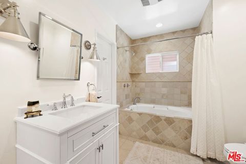 Tiny photo for 14640 Tustin Street, Sherman Oaks, CA 91403 (MLS # 26862187)