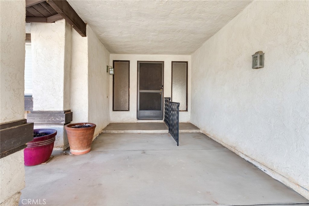 6568 Avenida Mariposa