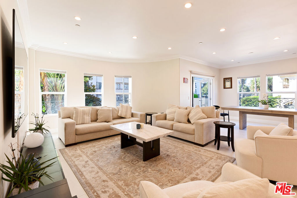 1862 S Bentley Avenue 102