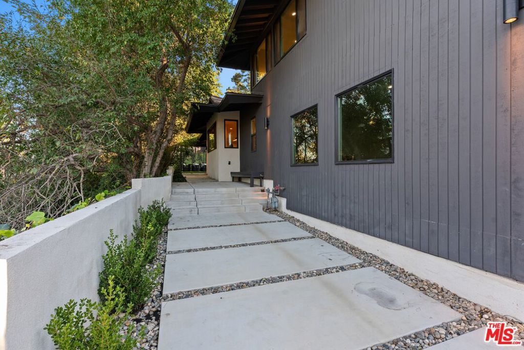 Photo of 16708 Chaplin Avenue, Encino, CA 91436 (MLS # 25623547)