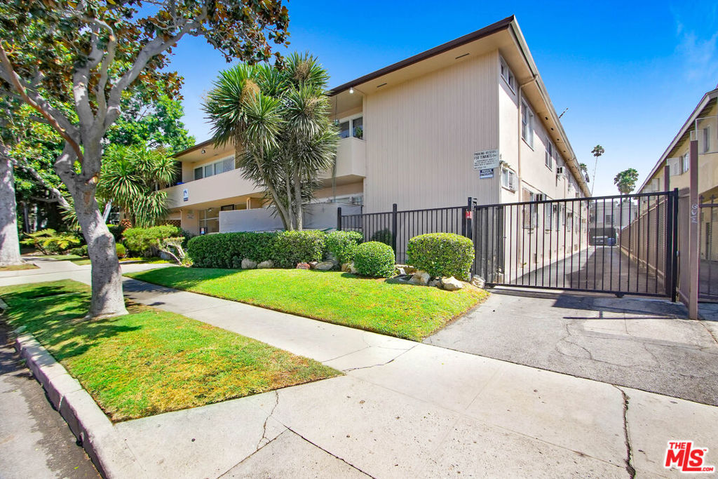 1834 N Harvard Boulevard