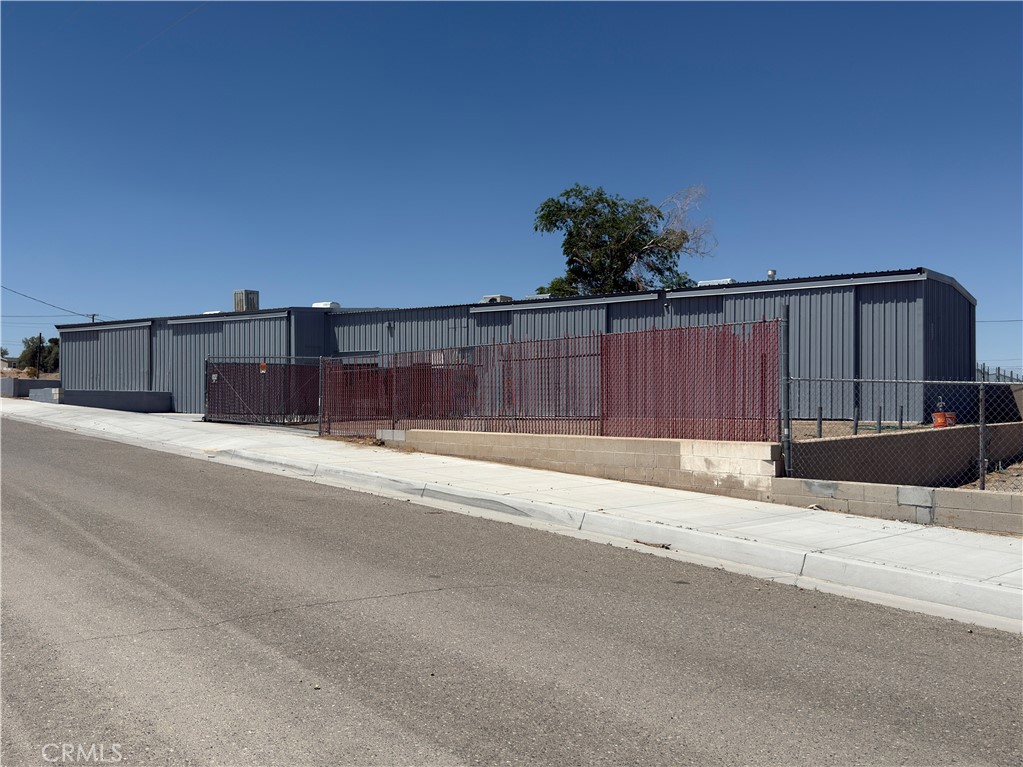 This industrial property offers a highly functional setup tailored to meet the needs of manufacturing, logistics, or distribution operations. It features three air-conditioned private offices within the warehouse, creating a comfortable and efficient workspace. The interior and exterior have been recently remodeled, presenting a clean, modern aesthetic. A generous, well-organized layout provides ample storage capacity, while the 220V 3-phase power system supports heavy machinery and a wide range of industrial applications.
Beyond the building, the property includes an improved, gated yard that’s ideal for secure storage, equipment staging, or vehicle parking, with additional yard space available for lease. Offered at a competitive lease rate of $1.00 per square foot NNN, this space combines affordability with outstanding infrastructure. With its blend of security, utility, and updated features, this asset stands out as a compelling opportunity in the industrial market.
Strategically located near the I-15 freeway and adjacent to active rail lines, this outstanding industrial property offers unmatched access for logistics and transportation. Designed for businesses seeking a versatile and fully equipped space, it combines operational functionality with a premier location.