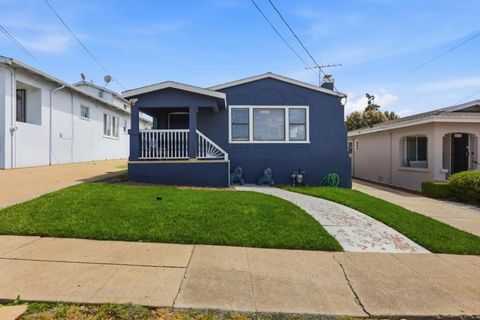 Photo of 2468 Maxwell Ave, Oakland, CA 94601 (MLS # ML82043471)