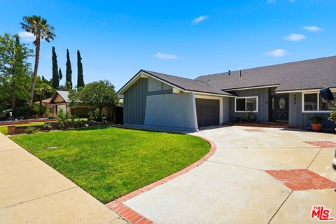 Photo of 5920 E Malton Avenue, Simi Valley, CA 93063 (MLS # 26923581)