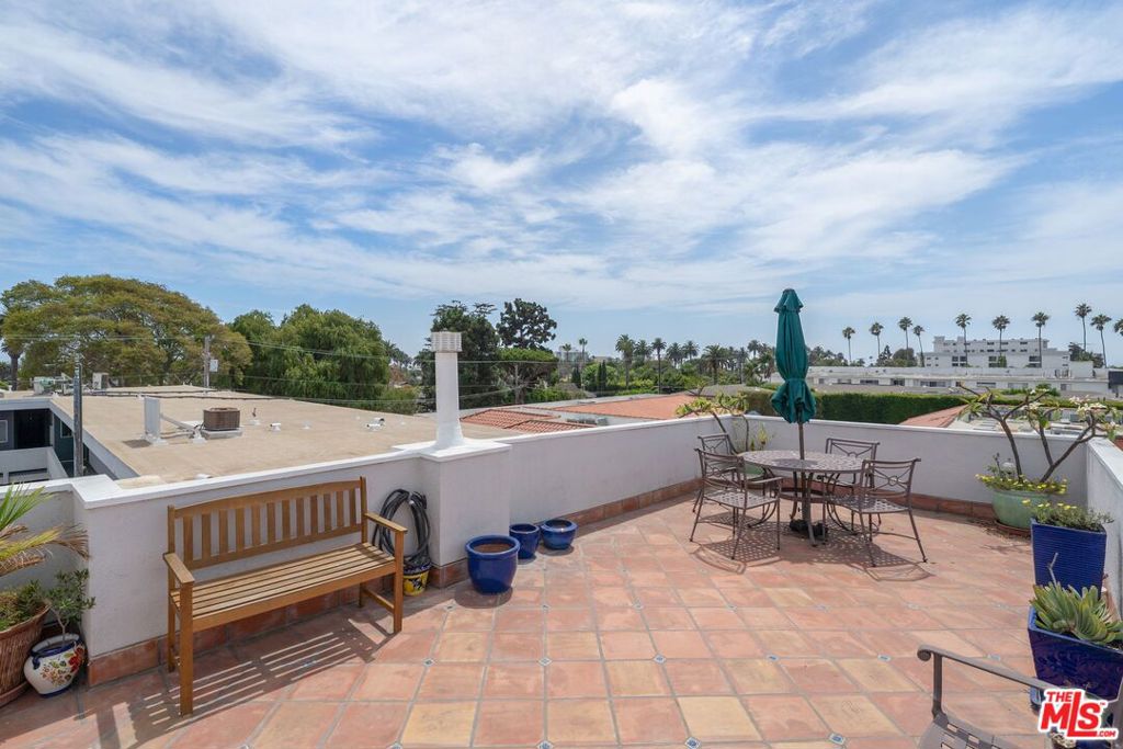 446 San Vicente Boulevard 106