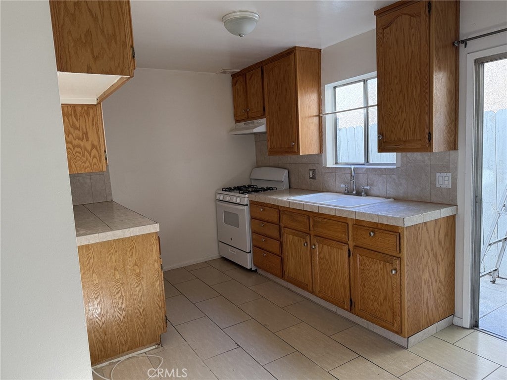 1953 N Parish Place