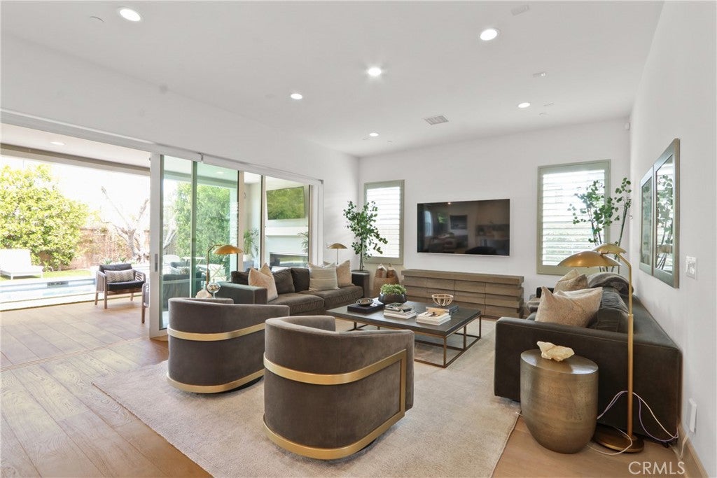 17382 Burrows, Huntington Beach CA 92649 - Photo 8