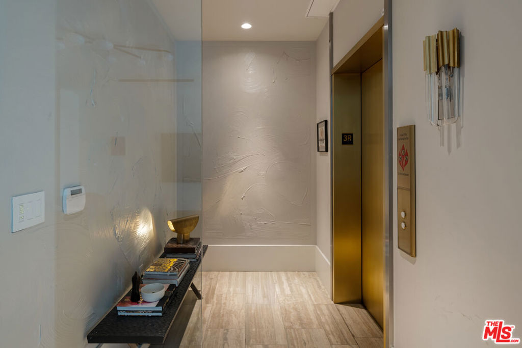 8420 W Sunset Boulevard 306