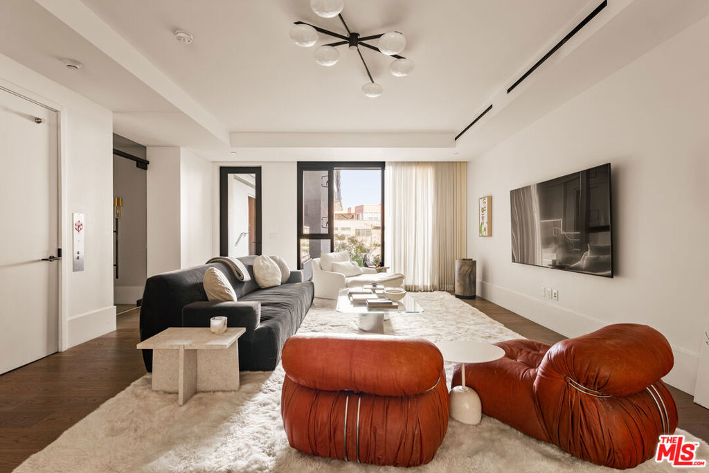 8420 W Sunset Boulevard 306