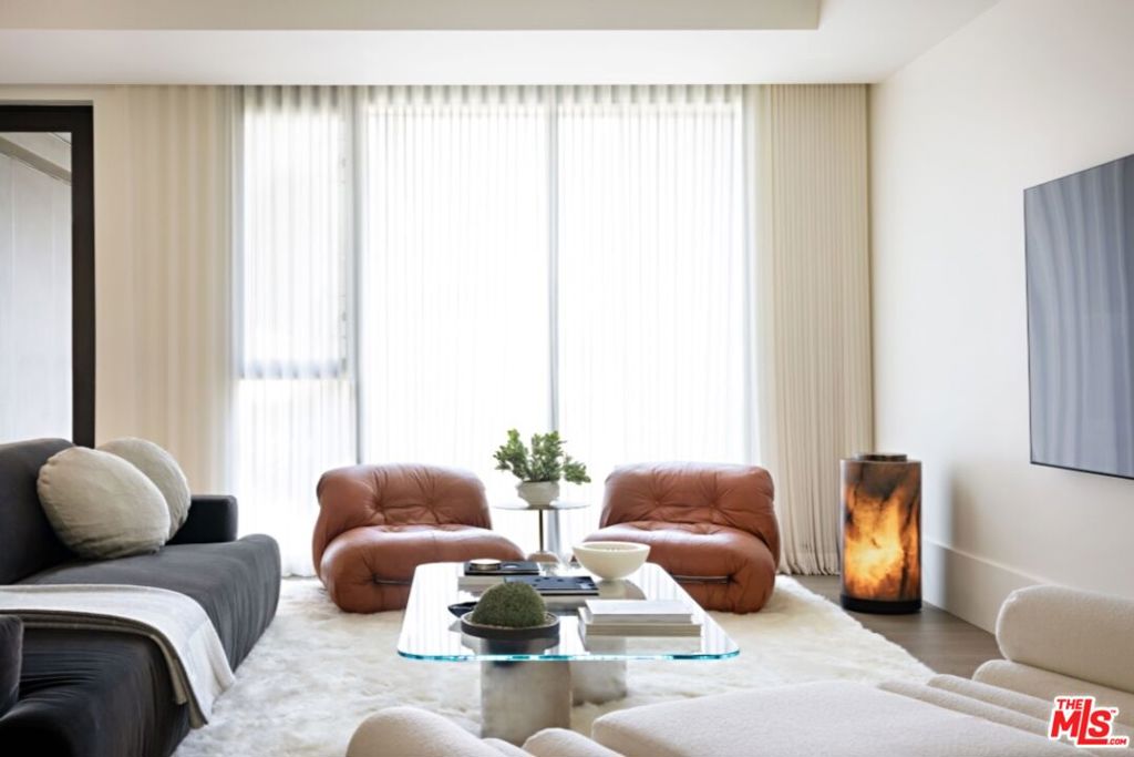 8420 W Sunset Boulevard 306