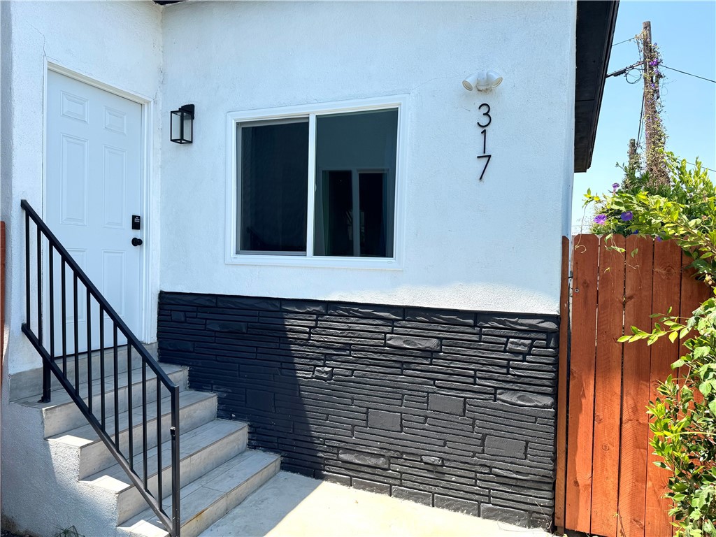 This beautiful house features a small pack patio, all newer appliances, 4 well sized bedrooms and 2 stunning baths. Centrally located in Echo Park, this lovely home has all the features you want and more! Live just a 2 minute drive away from Echo Park Lake and numerous hotspots on Sunset Blvd. Other neighborhood highlights just a few minutes away include Doubting Thomas, Cosa Buona, Starbucks, Vons, Elf Restaurant, and so much more! This unit features an open concept living room and kitchen. Private laundry machines are just behind the unit. This unit is all one story. The unit includes mini-split AC/heat throughout.
