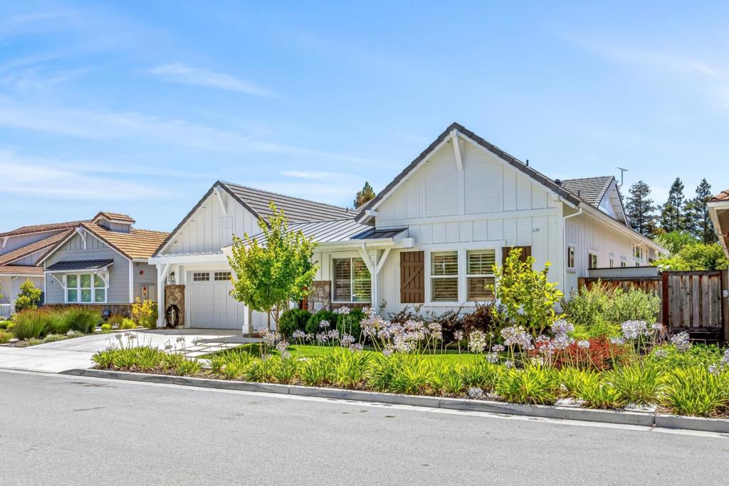 17045 Hill Road
