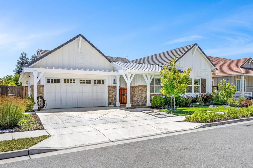 17045 Hill Road