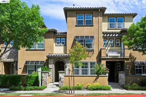 Photo of 3118 Fioli Way WAY, San Ramon, CA 94582 (MLS # 41136683)