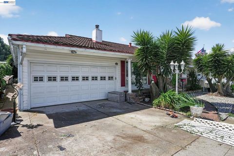 Photo of 237 Goodwin St St, Hayward, CA 94544 (MLS # 41131836)