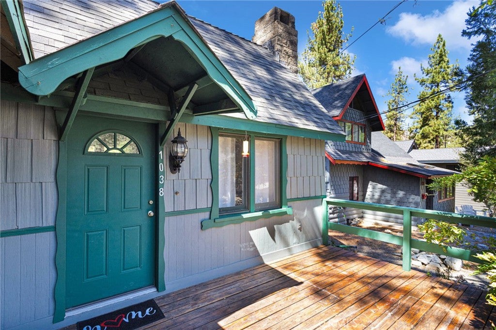 1038 Robin Ln.