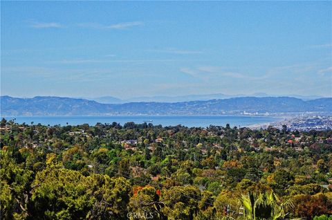 Photo of 49 Saddleback Rd, Rolling Hills, CA 90274 (MLS # PV26057607)