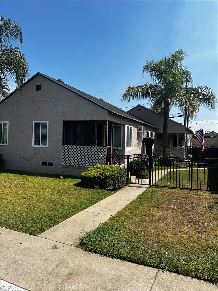 Beautiful Duplex in Prime Northeast Downey Location! This charming duplex, located in the highly sought-after Northeast area of Downey, offers both comfort and style. Well-maintained! Situated on a clean, quiet street that offers peace and privacy. Don't miss the opportunity to own this fantastic property in a prime location! Subject to 1031 exchange. All parties to cooperate. SERIOUS BUYERS ONLY.
Please do not disturb the occupants. Drive by only.