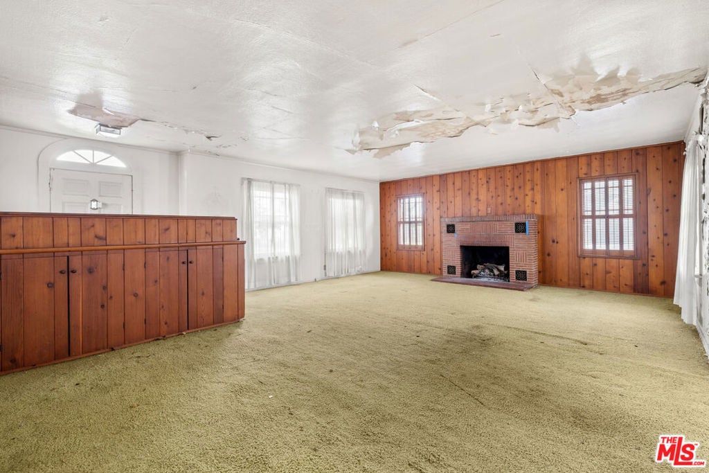 2000 W 75th Street, Los Angeles CA 90047