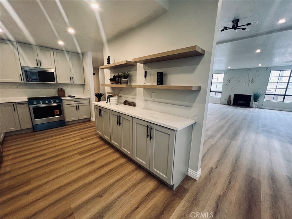 15150 Dickens Ave 203