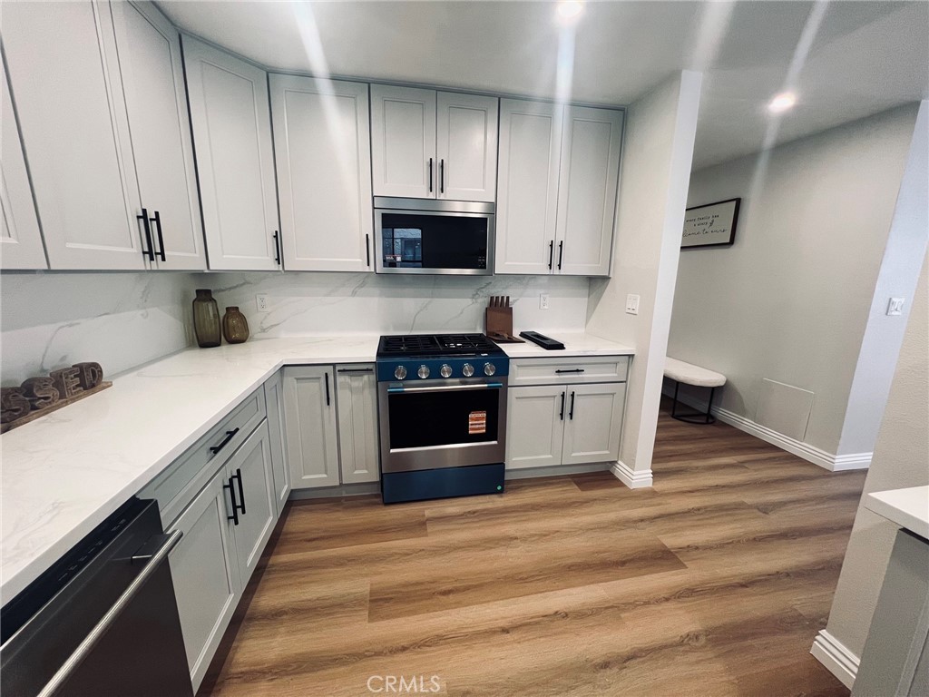 15150 Dickens Ave 203