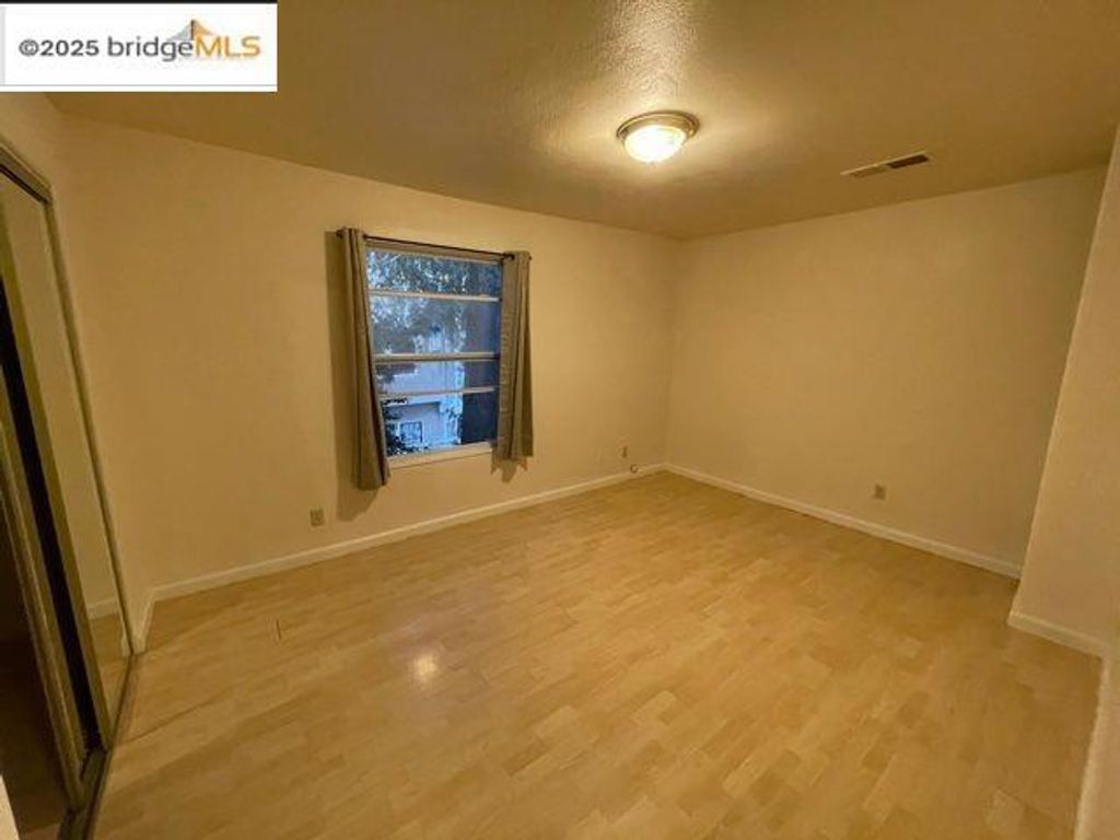 listing image 130723650152817299060