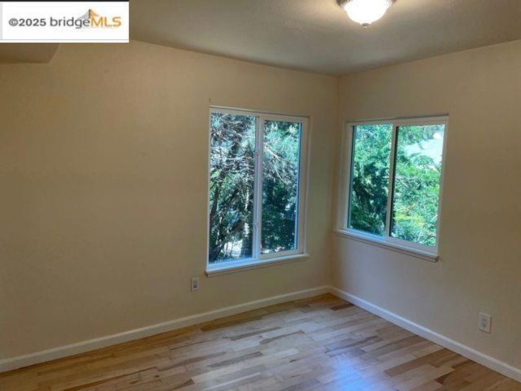 listing image 130727461645610307077