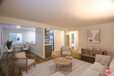 Photo of 1603 Oakwood Avenue #A, Venice, CA 90291 (MLS # 26689279)