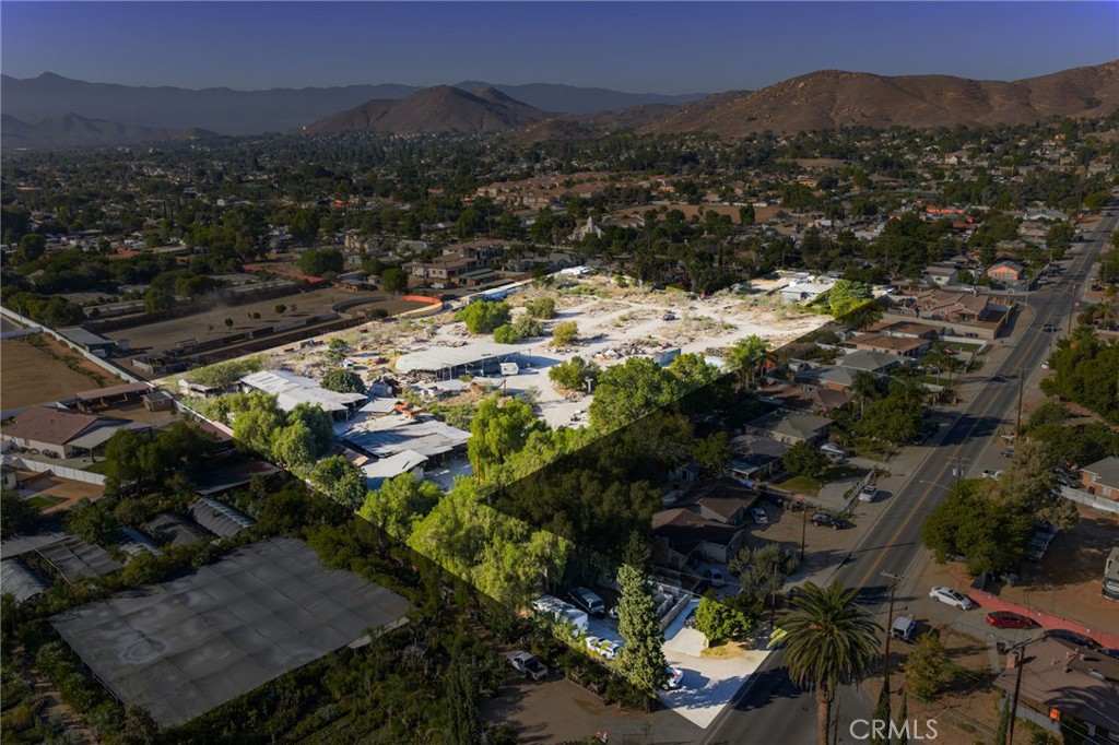 10702 Cypress