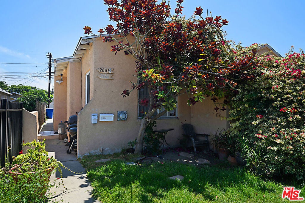 2664 S Redondo Boulevard