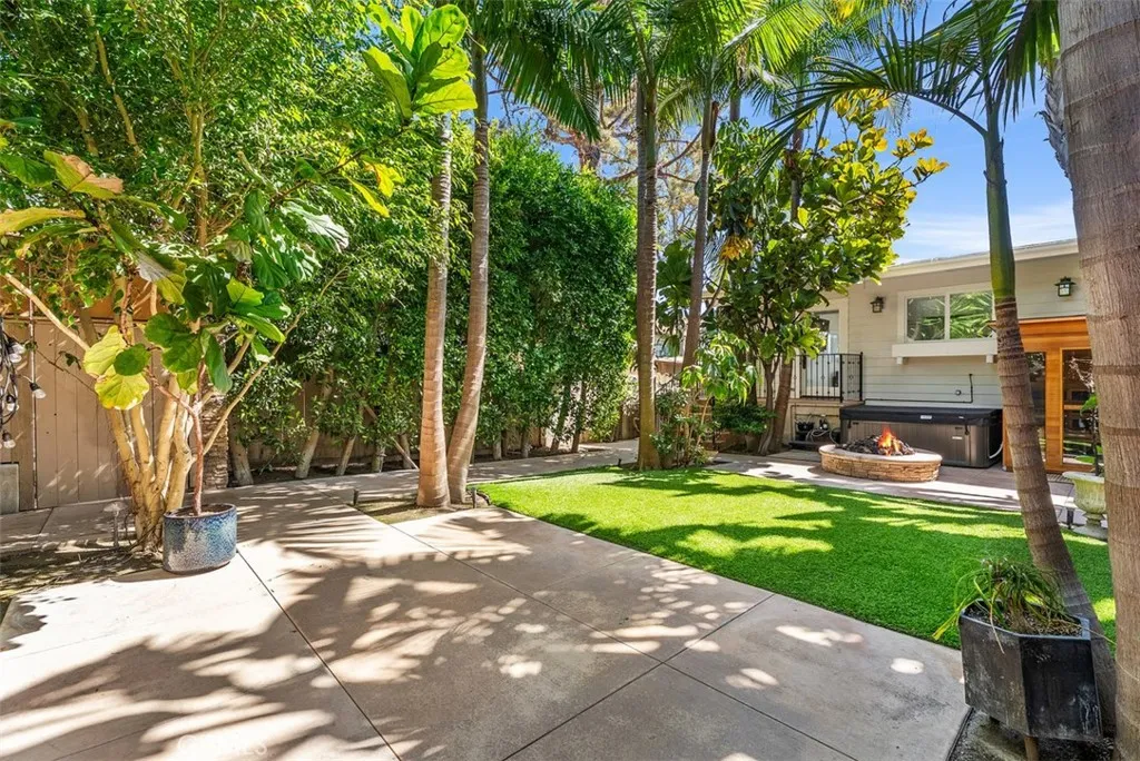 Laguna Beach, California 92651, United States, 2 Bedrooms Bedrooms, ,2 BathroomsBathrooms,Residential,Active,162030