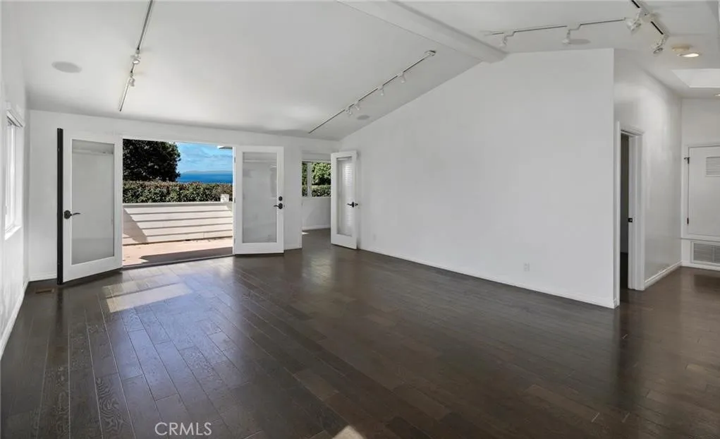 Laguna Beach, California 92651, United States, 2 Bedrooms Bedrooms, ,2 BathroomsBathrooms,Residential,Active,162030