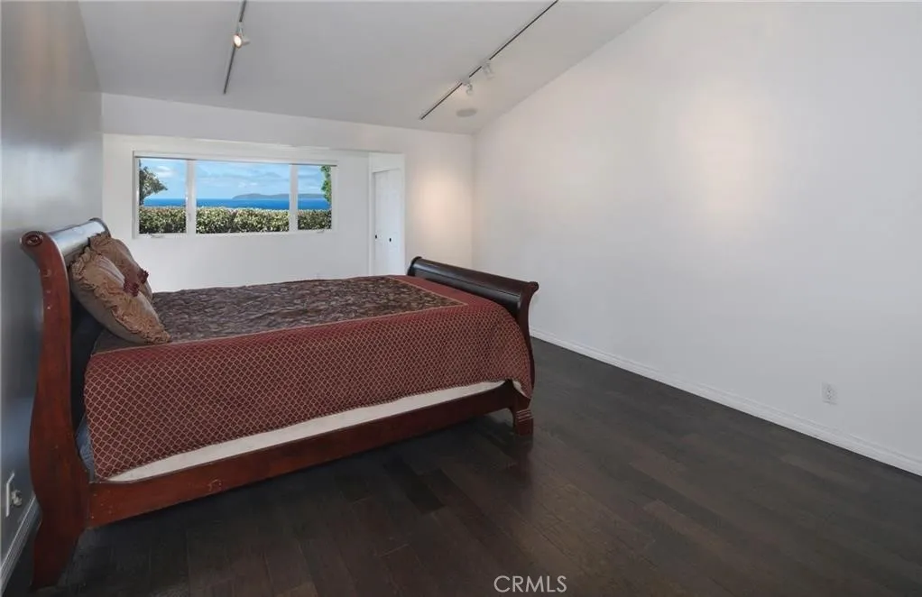 Laguna Beach, California 92651, United States, 2 Bedrooms Bedrooms, ,2 BathroomsBathrooms,Residential,Active,162030